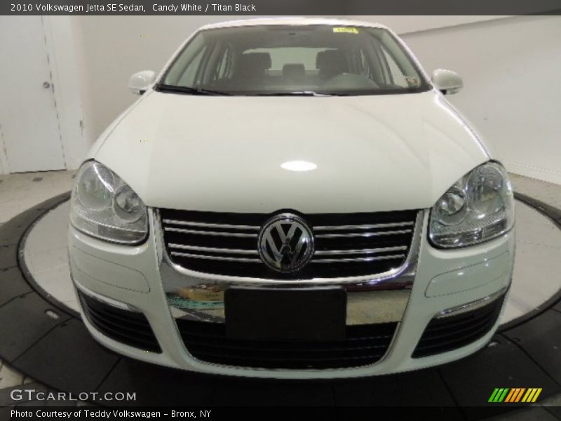 Candy White / Titan Black 2010 Volkswagen Jetta SE Sedan