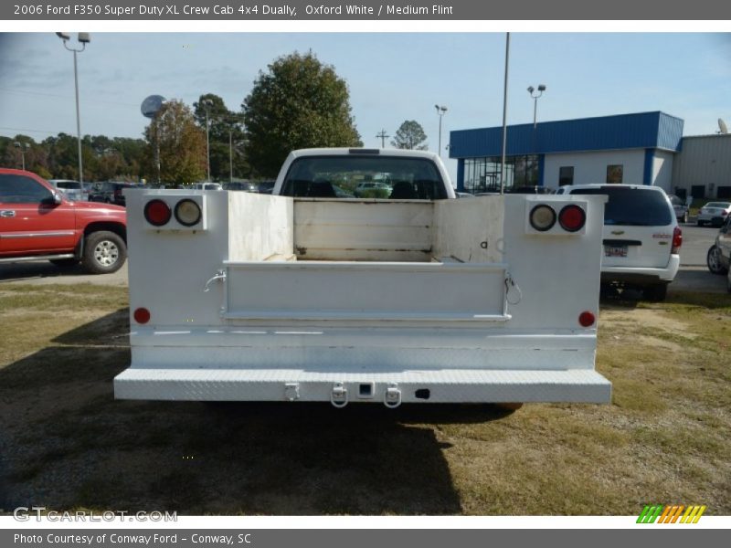 Oxford White / Medium Flint 2006 Ford F350 Super Duty XL Crew Cab 4x4 Dually