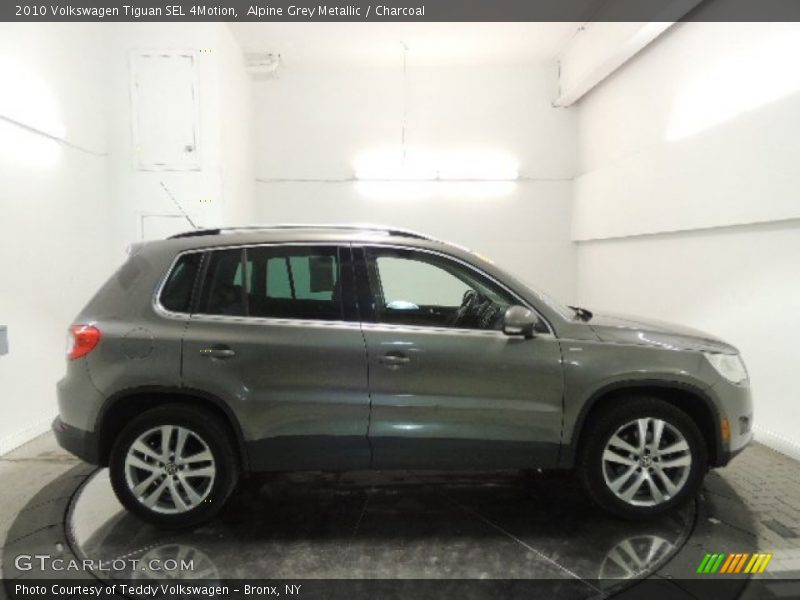 Alpine Grey Metallic / Charcoal 2010 Volkswagen Tiguan SEL 4Motion