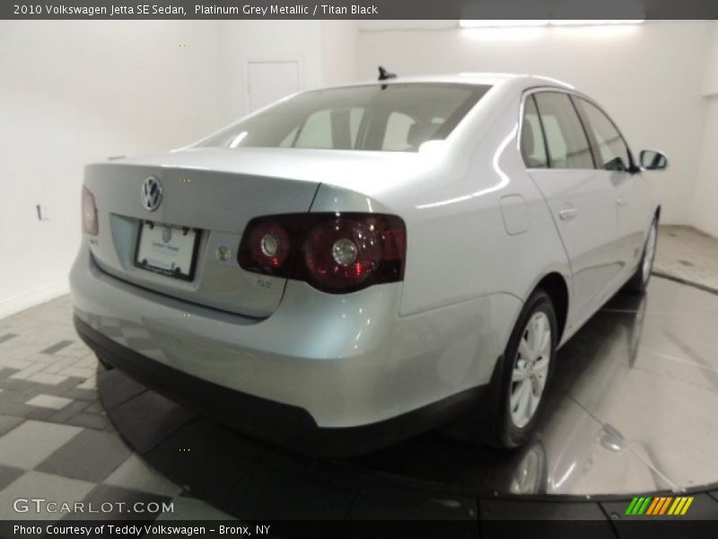 Platinum Grey Metallic / Titan Black 2010 Volkswagen Jetta SE Sedan