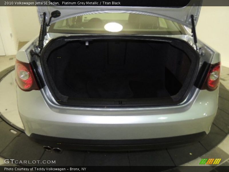 Platinum Grey Metallic / Titan Black 2010 Volkswagen Jetta SE Sedan