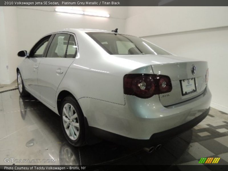 Platinum Grey Metallic / Titan Black 2010 Volkswagen Jetta SE Sedan