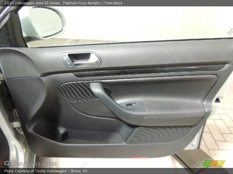 Platinum Grey Metallic / Titan Black 2010 Volkswagen Jetta SE Sedan