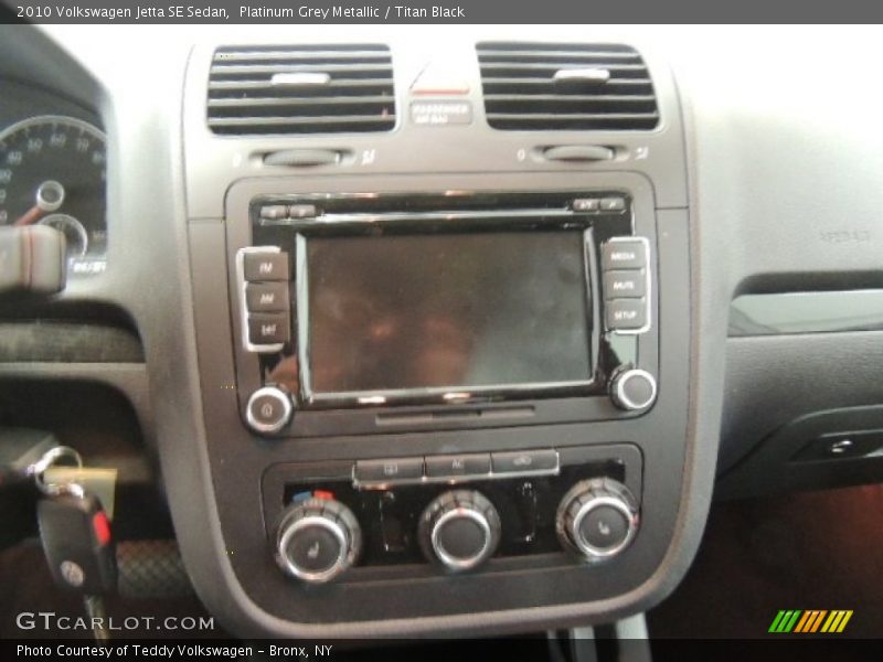 Platinum Grey Metallic / Titan Black 2010 Volkswagen Jetta SE Sedan