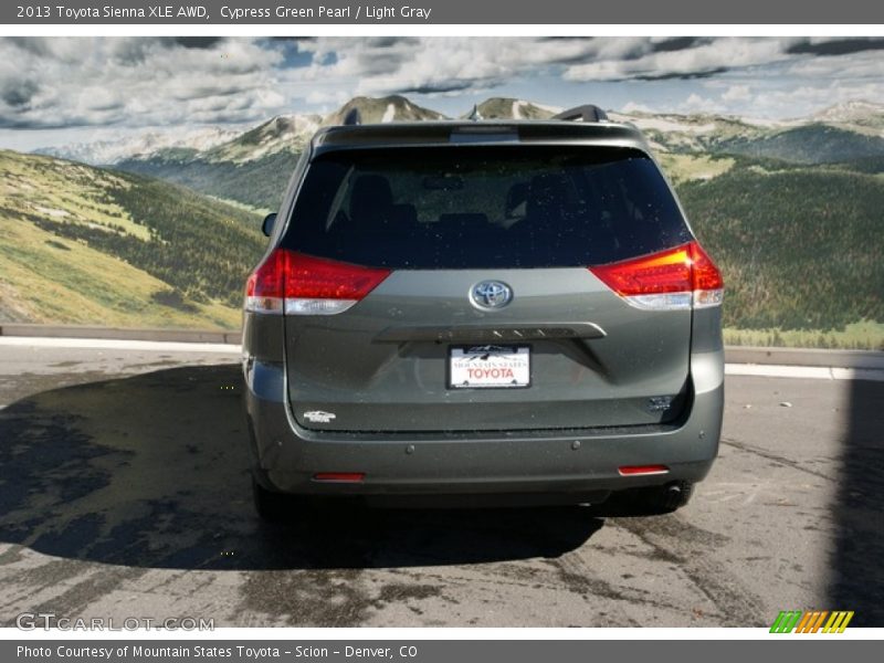 Cypress Green Pearl / Light Gray 2013 Toyota Sienna XLE AWD