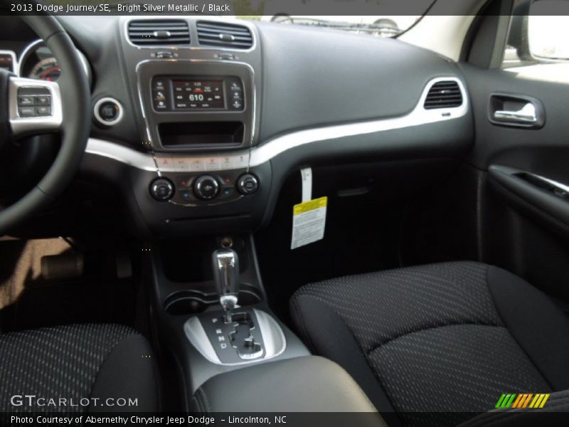 Bright Silver Metallic / Black 2013 Dodge Journey SE