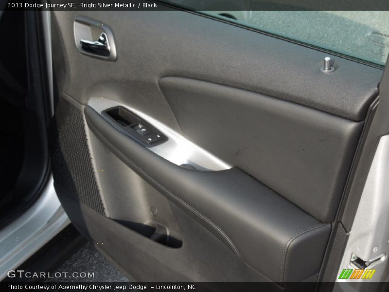 Bright Silver Metallic / Black 2013 Dodge Journey SE