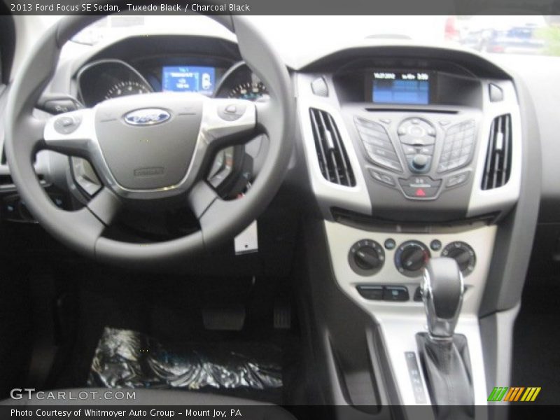 Tuxedo Black / Charcoal Black 2013 Ford Focus SE Sedan