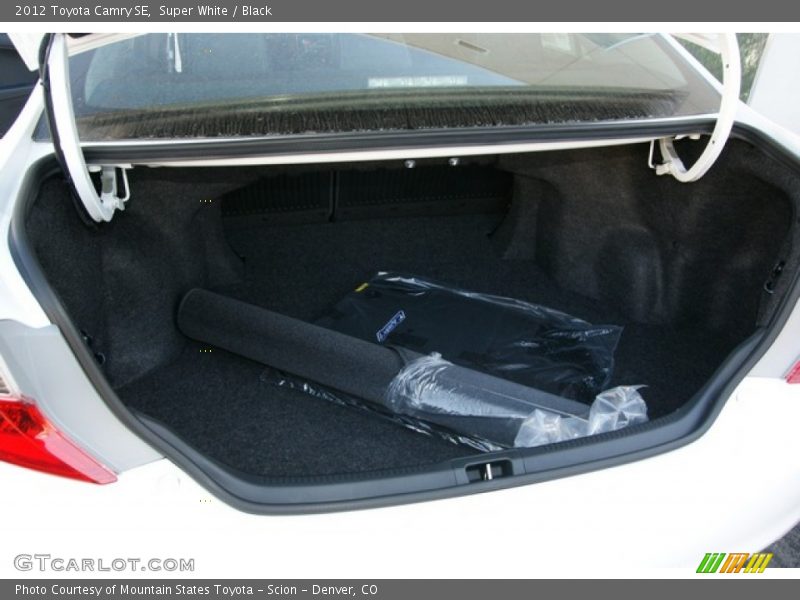 Super White / Black 2012 Toyota Camry SE