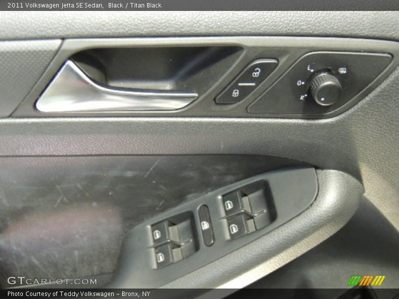 Black / Titan Black 2011 Volkswagen Jetta SE Sedan