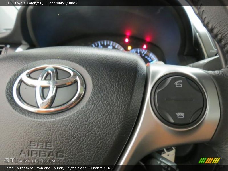 Super White / Black 2012 Toyota Camry SE