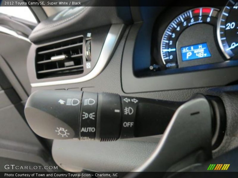 Super White / Black 2012 Toyota Camry SE