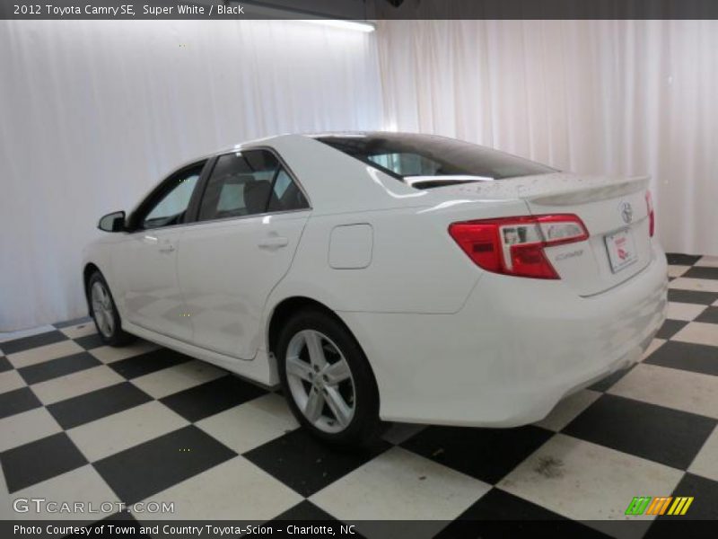 Super White / Black 2012 Toyota Camry SE
