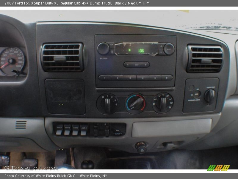 Controls of 2007 F550 Super Duty XL Regular Cab 4x4 Dump Truck
