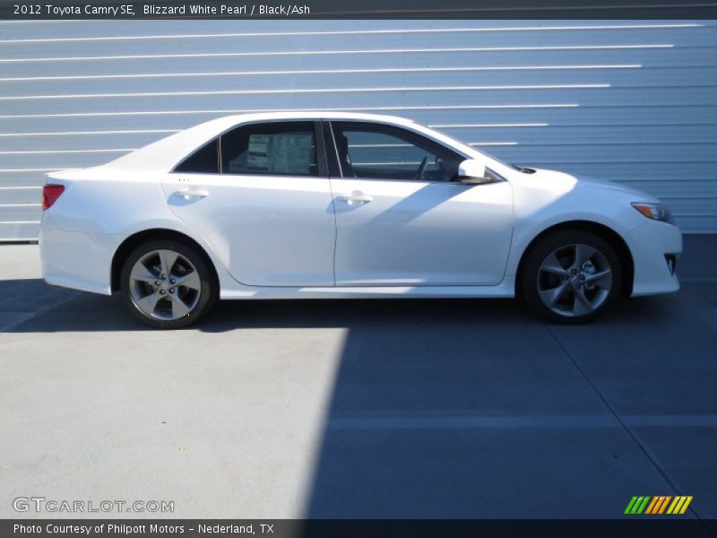 Blizzard White Pearl / Black/Ash 2012 Toyota Camry SE