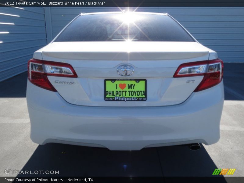 Blizzard White Pearl / Black/Ash 2012 Toyota Camry SE