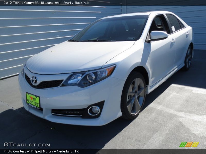 Blizzard White Pearl / Black/Ash 2012 Toyota Camry SE