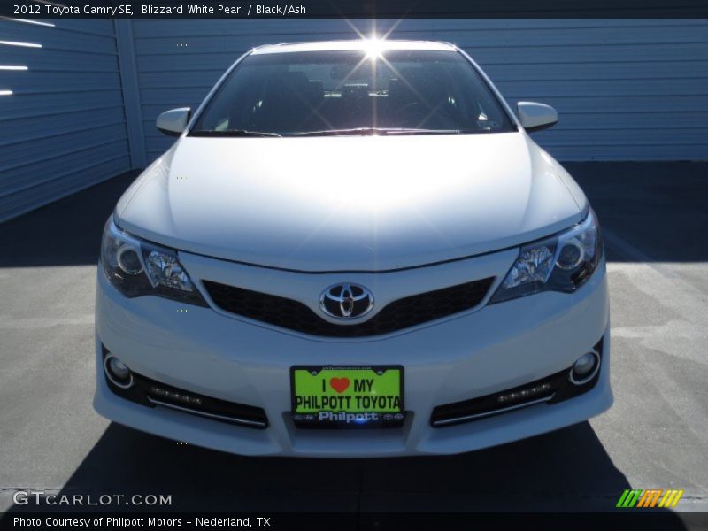 Blizzard White Pearl / Black/Ash 2012 Toyota Camry SE
