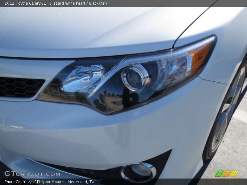 Blizzard White Pearl / Black/Ash 2012 Toyota Camry SE