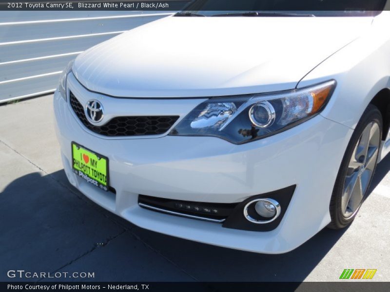 Blizzard White Pearl / Black/Ash 2012 Toyota Camry SE