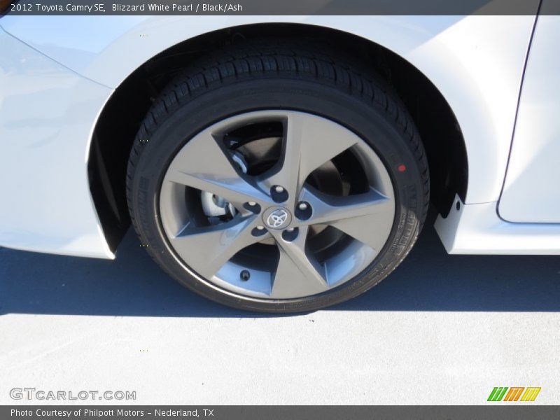 Blizzard White Pearl / Black/Ash 2012 Toyota Camry SE
