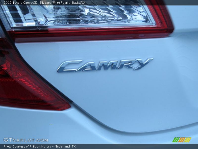 Blizzard White Pearl / Black/Ash 2012 Toyota Camry SE
