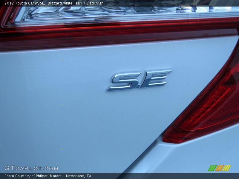 Blizzard White Pearl / Black/Ash 2012 Toyota Camry SE