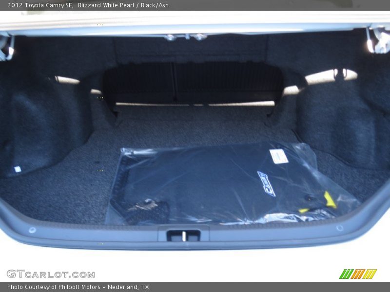 Blizzard White Pearl / Black/Ash 2012 Toyota Camry SE