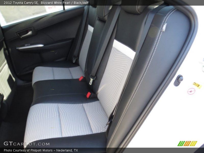 Blizzard White Pearl / Black/Ash 2012 Toyota Camry SE