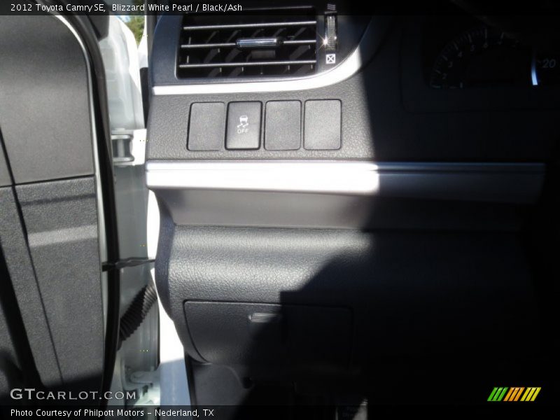 Blizzard White Pearl / Black/Ash 2012 Toyota Camry SE