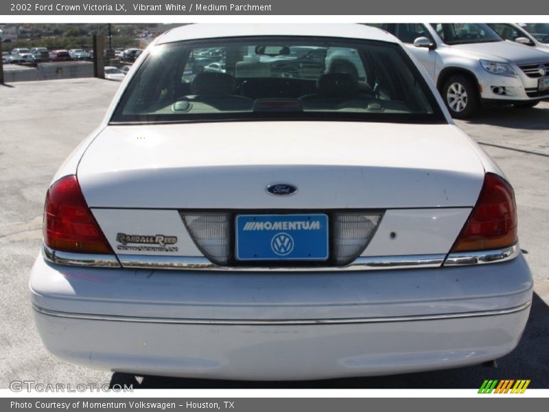 Vibrant White / Medium Parchment 2002 Ford Crown Victoria LX