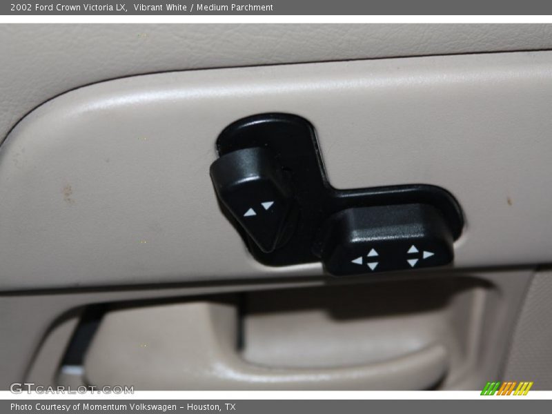 Vibrant White / Medium Parchment 2002 Ford Crown Victoria LX