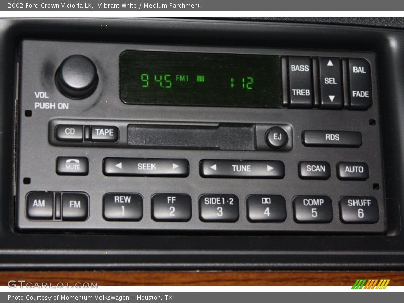 Vibrant White / Medium Parchment 2002 Ford Crown Victoria LX
