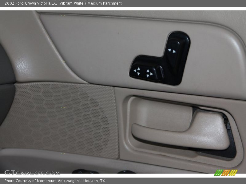 Vibrant White / Medium Parchment 2002 Ford Crown Victoria LX