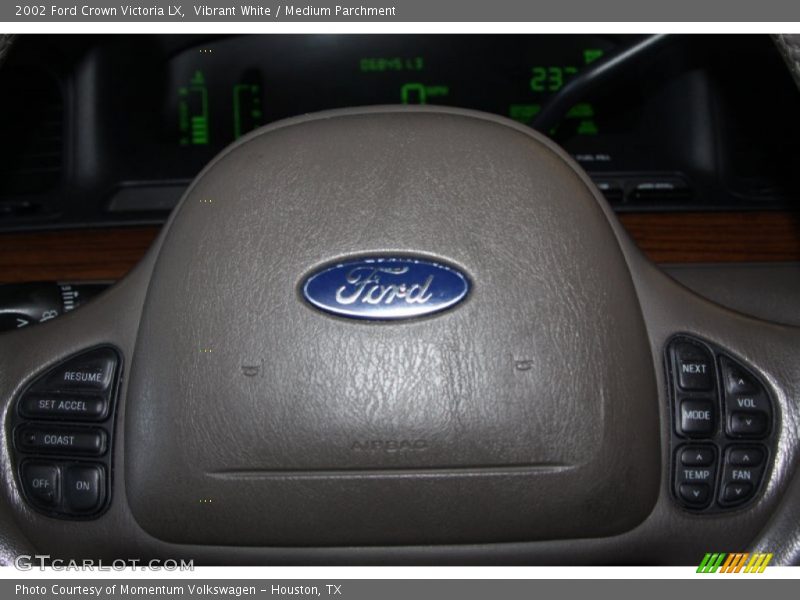 Vibrant White / Medium Parchment 2002 Ford Crown Victoria LX
