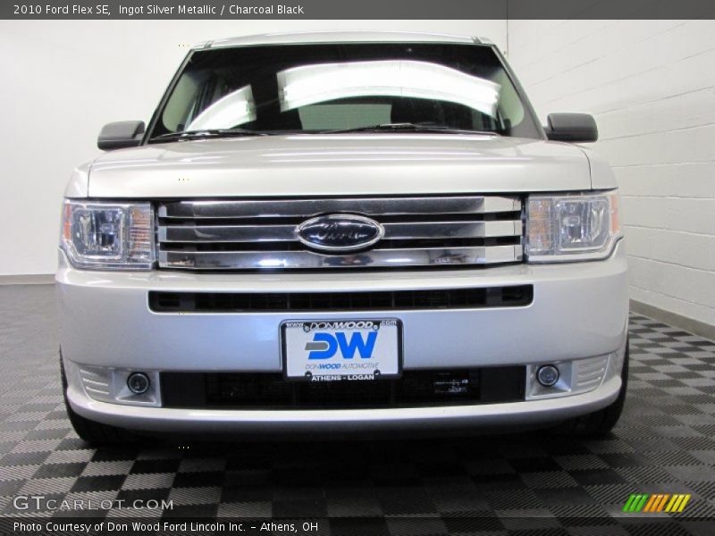 Ingot Silver Metallic / Charcoal Black 2010 Ford Flex SE