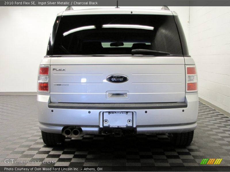 Ingot Silver Metallic / Charcoal Black 2010 Ford Flex SE