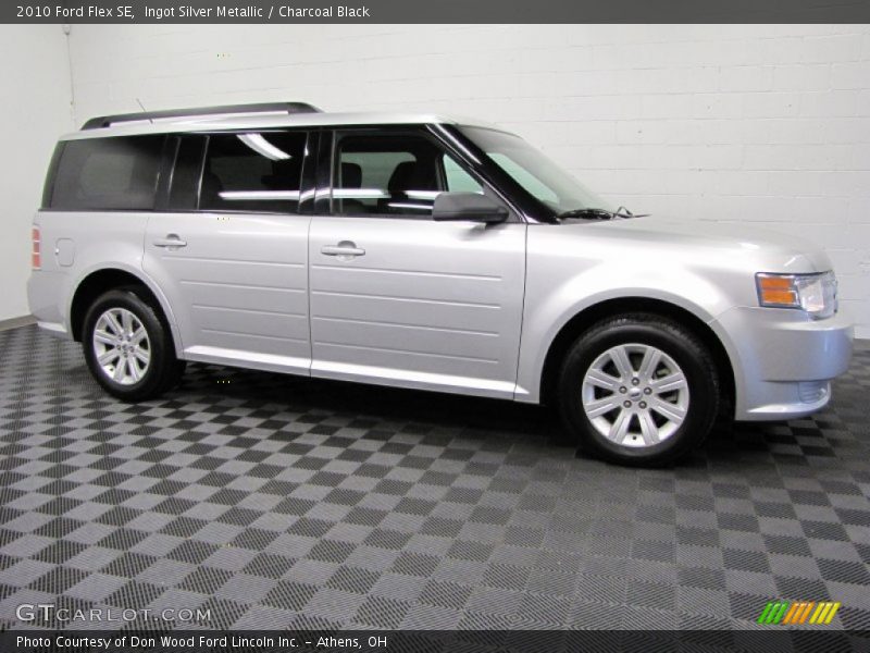 Ingot Silver Metallic / Charcoal Black 2010 Ford Flex SE