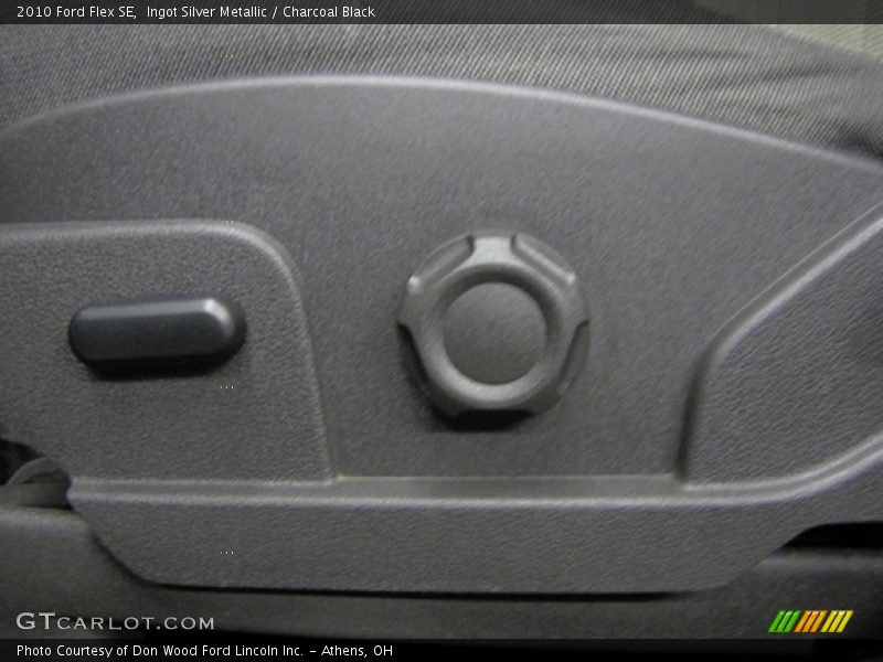 Ingot Silver Metallic / Charcoal Black 2010 Ford Flex SE