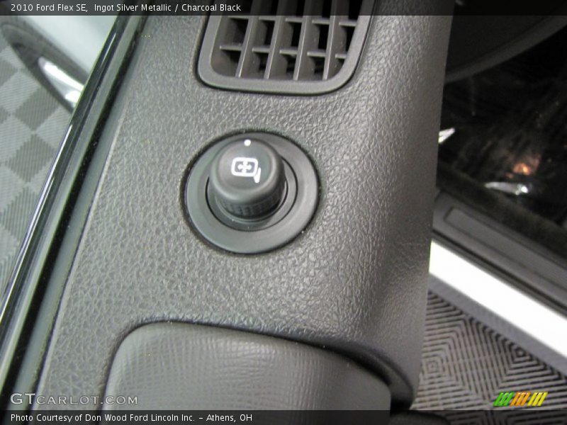 Ingot Silver Metallic / Charcoal Black 2010 Ford Flex SE