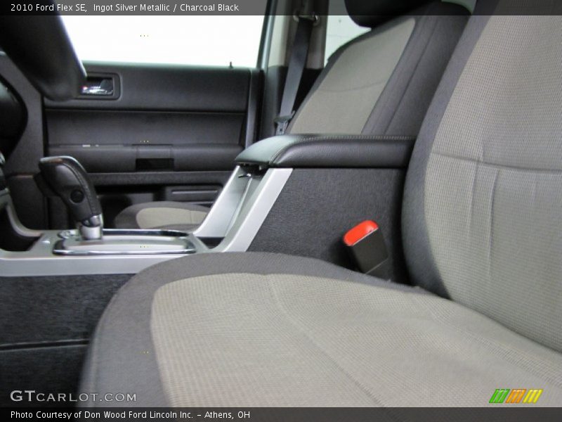 Ingot Silver Metallic / Charcoal Black 2010 Ford Flex SE