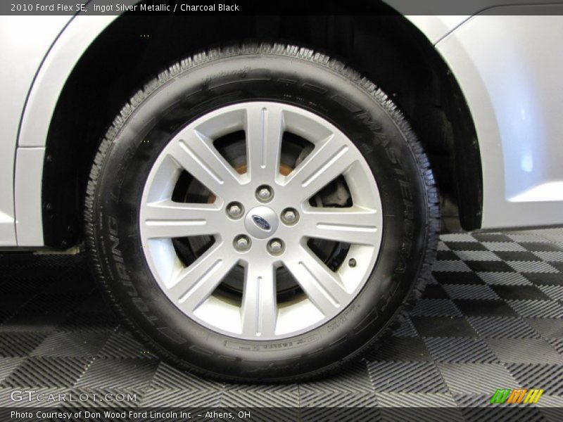 Ingot Silver Metallic / Charcoal Black 2010 Ford Flex SE