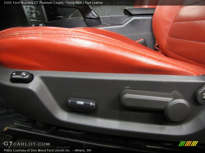 Controls of 2005 Mustang GT Premium Coupe