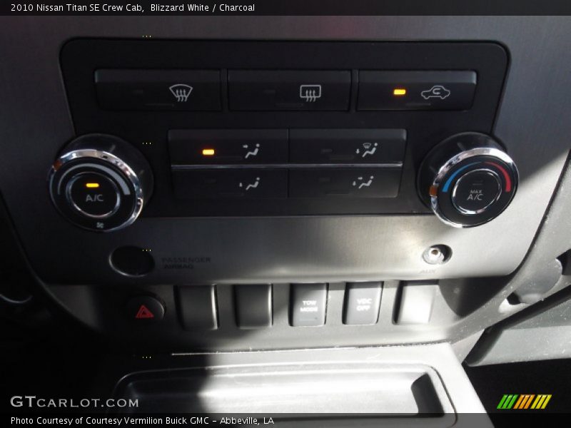 Blizzard White / Charcoal 2010 Nissan Titan SE Crew Cab