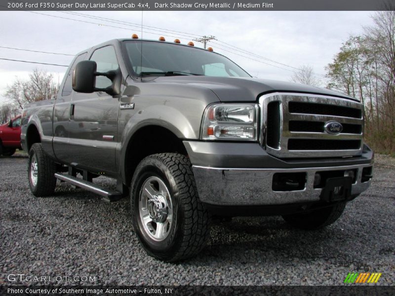 Front 3/4 View of 2006 F350 Super Duty Lariat SuperCab 4x4