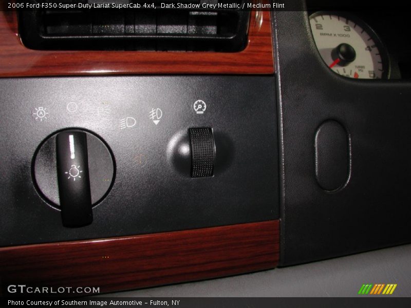 Controls of 2006 F350 Super Duty Lariat SuperCab 4x4