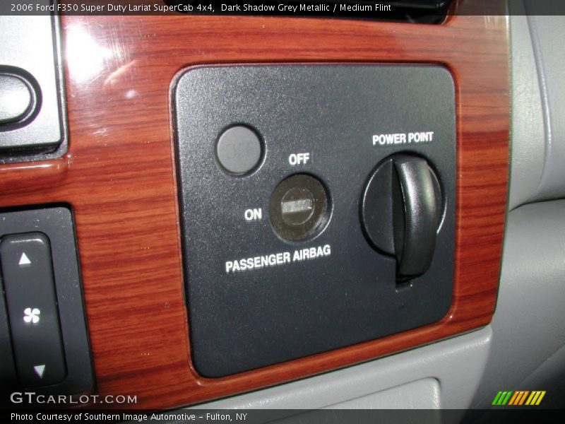 Controls of 2006 F350 Super Duty Lariat SuperCab 4x4