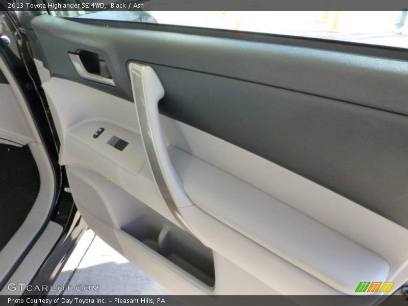 Black / Ash 2013 Toyota Highlander SE 4WD