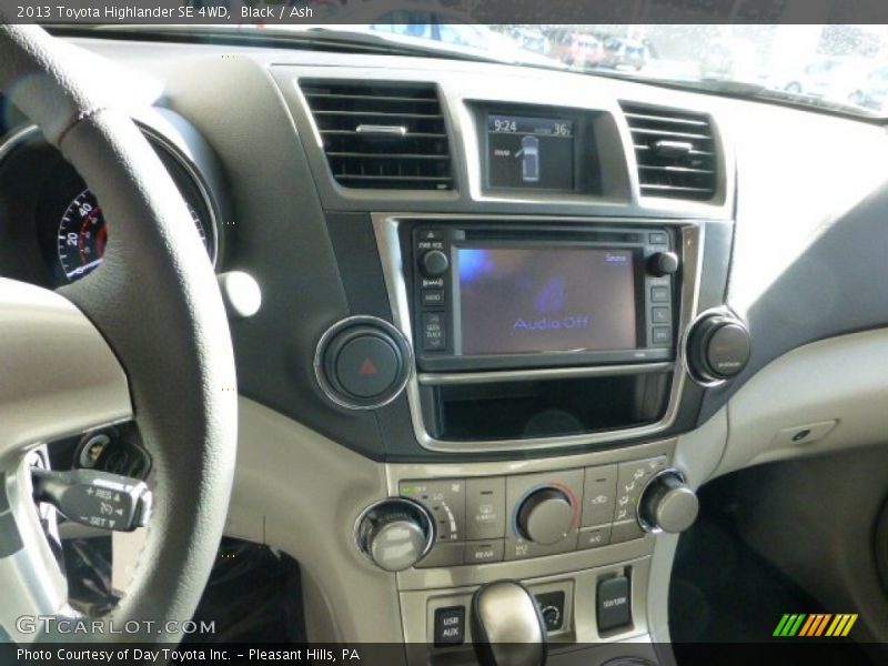 Black / Ash 2013 Toyota Highlander SE 4WD