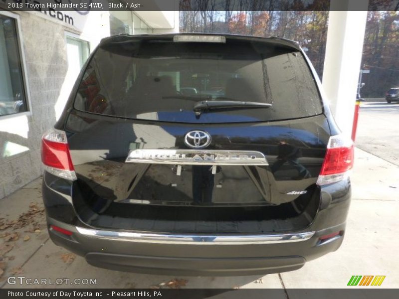 Black / Ash 2013 Toyota Highlander SE 4WD